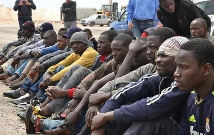 Reino Unido pagará a migrantes para que regresen a África