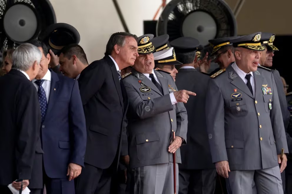 ¿Jair Bolsonaro propuso a la cúpula militar dar un golpe de Estado? Esto dijeron las autoridades