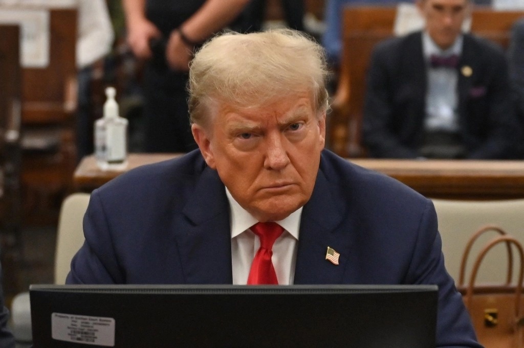 Juicio de Trump por pagos a Stormy Daniels se aplaza para finales de abril