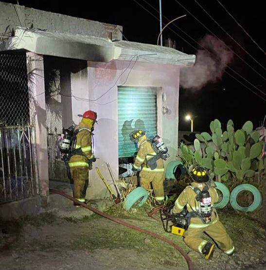 Incendio en domicilio al parecer lo provocaron