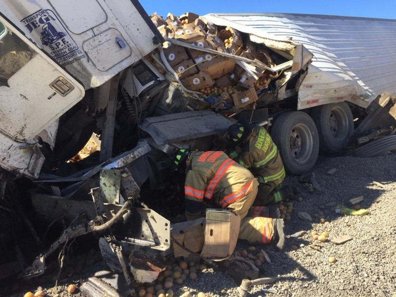 Tráiler se quedó sin frenos en la súper a Mazatlán