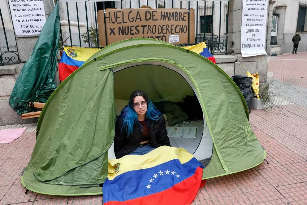 Joven llega a su quinto día de huelga de hambre en Madrid, España