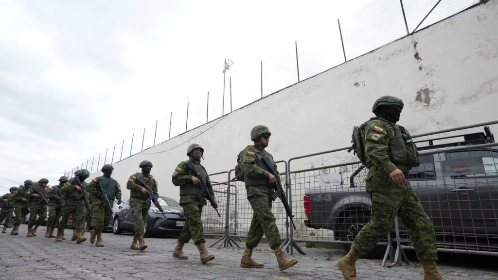 ¡Uno más! Motín en cárcel de Ecuador causa terror; habría un muerto