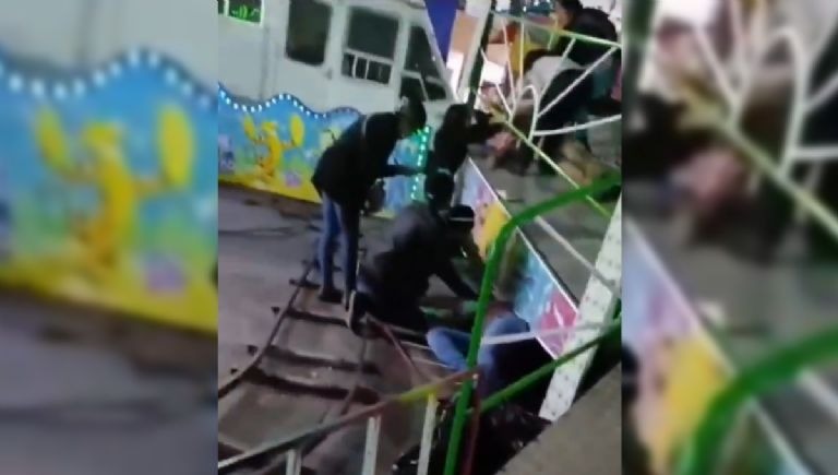Falla en juego mecánico deja dos lesionados en Huautla, Oaxaca