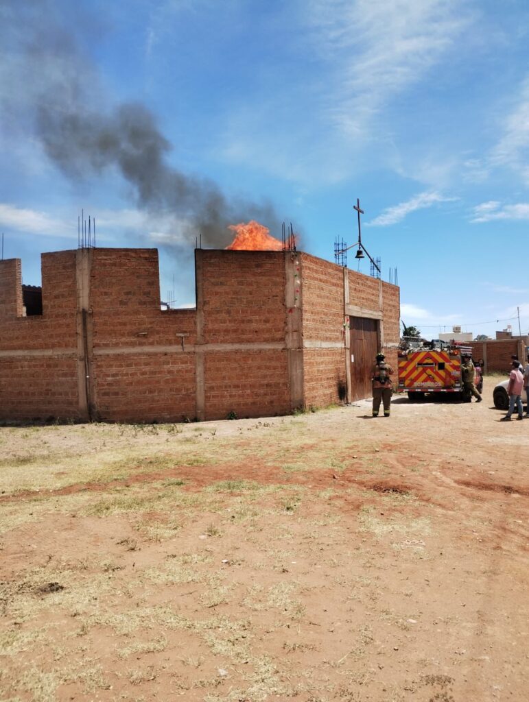 Incendio del templo en construcción