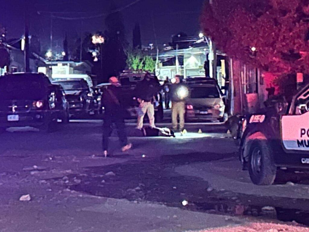 Asesinan a balazos a un hombre en plena vía pública; aseguran varios casquillos percutidos