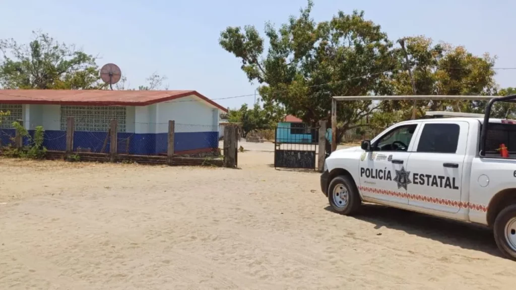 Comando armado asalta tres escuelas en Guerrero; alumnos estaban en clase