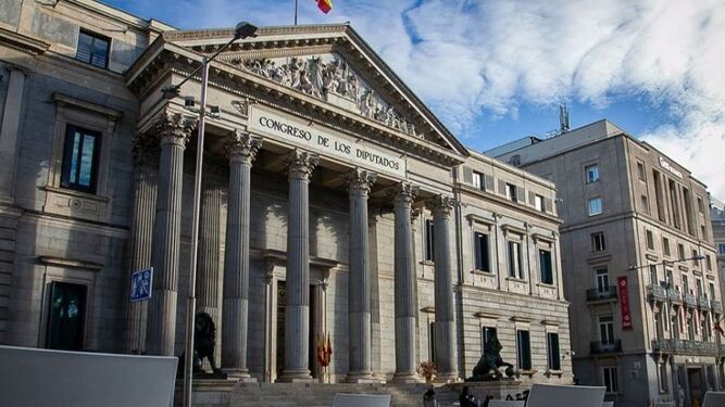 El Congreso de España apoya la regularización de migrantes