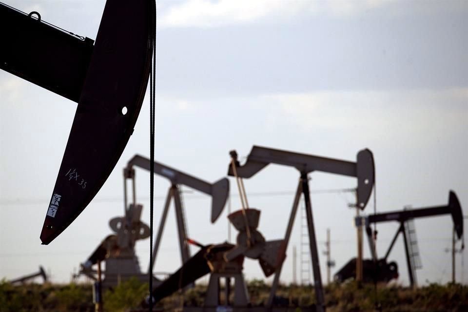 Estados Unidos reimpone sanciones petroleras a Venezuela