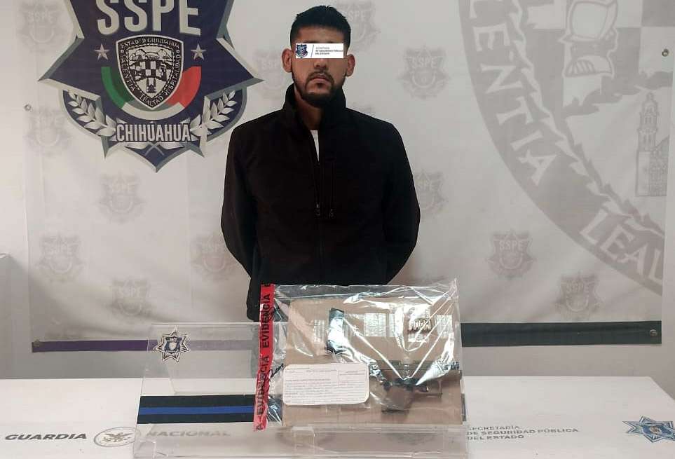 Secuestró a tres migrantes con amenazas con arma de fuego