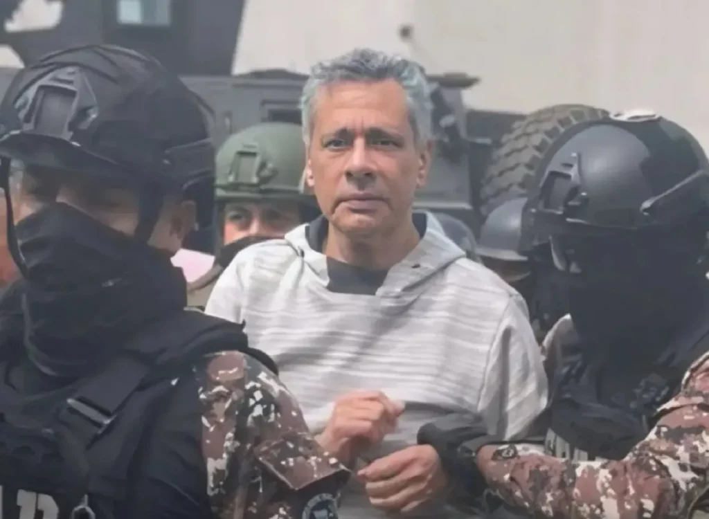 Jorge Glas deja el Hospital Naval y regresa a la prisión de La Roca