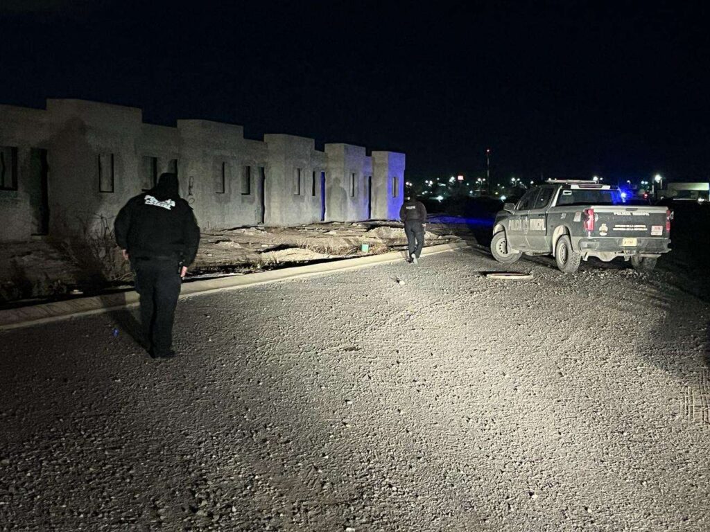 Localizan a un hombre asesinado dentro de un fraccionamiento abandonado
