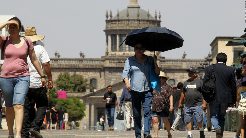 ¡Prepárate! México atravesará por tres ondas de calor intenso