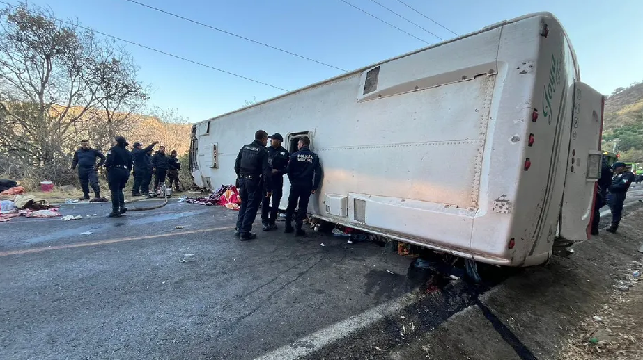 Entregan 12 cuerpos de peregrinos accidentados en Malinalco