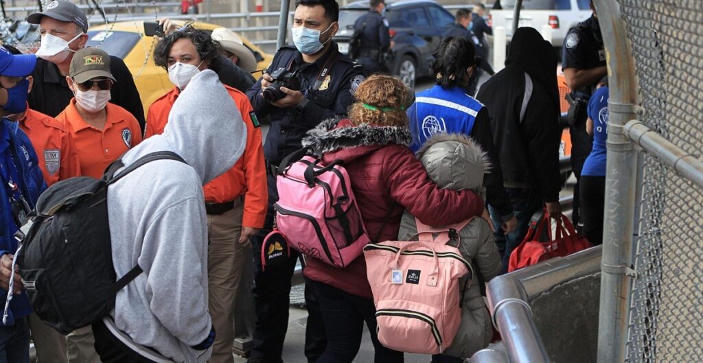 Avanza iniciativa de ley en Iowa que podría arrestar y deportar a migrantes