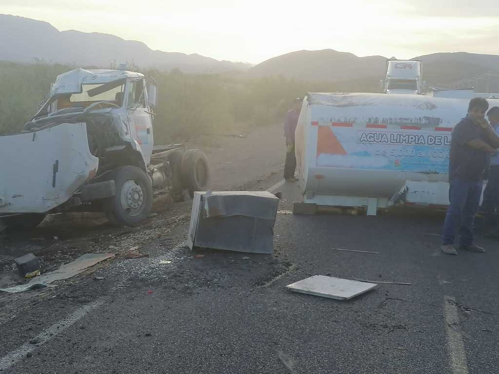 Alcoholizado volcó en la pipa que manejaba y murió