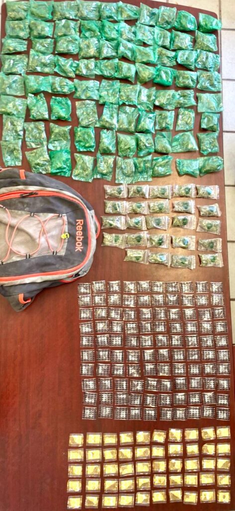 Detuvieron a ocho con droga y aseguraron cientos de porciones