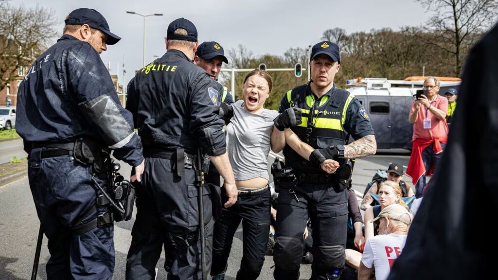 Detienen a la activista Greta Thunberg durante protesta en Países Bajos