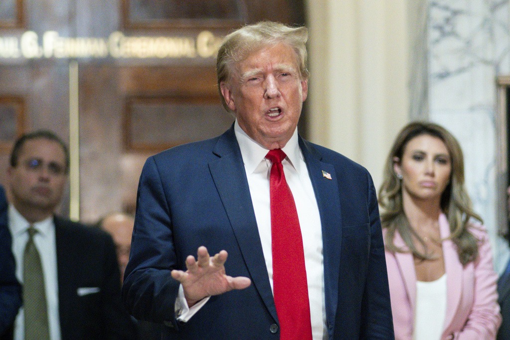Trump apela juicio por sobornos a Stormy Daniels para retrasarlo