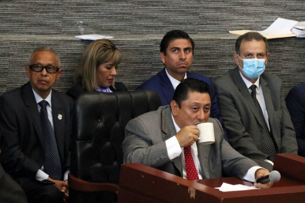 Suspenden proceso contra el fiscal Uriel Carmona por caso Ariadna Fernanda