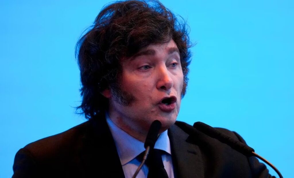 «Corrupto, sucio y extorsivo», así califica Milei al periodismo argentino