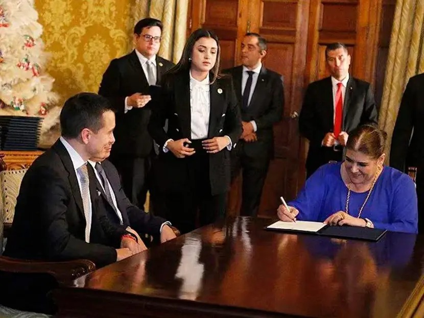AMLO pide no juzgar a ministra de Gobierno de Ecuador que nació en México