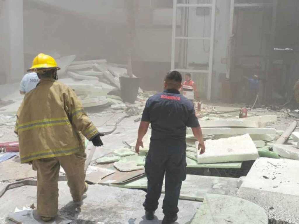 Se registra incendio en Centro de Convenciones Copacabana en Acapulco