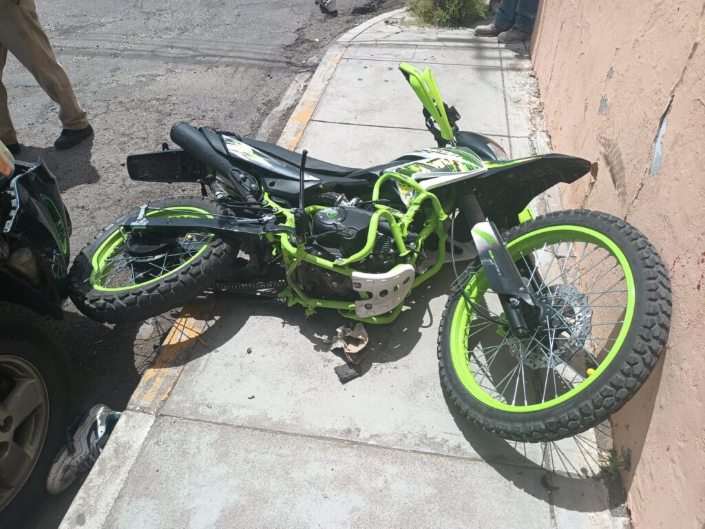 Camioneta de la CFE le amputó un pie a motociclista