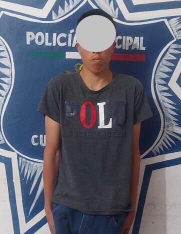 Niña espiada por su vecino cuando se bañaba