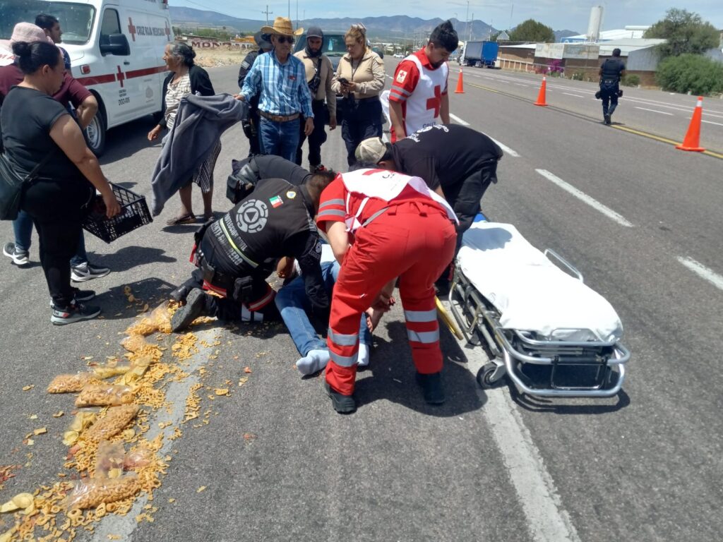 Escapó tras atropellar a vendedor de botanas