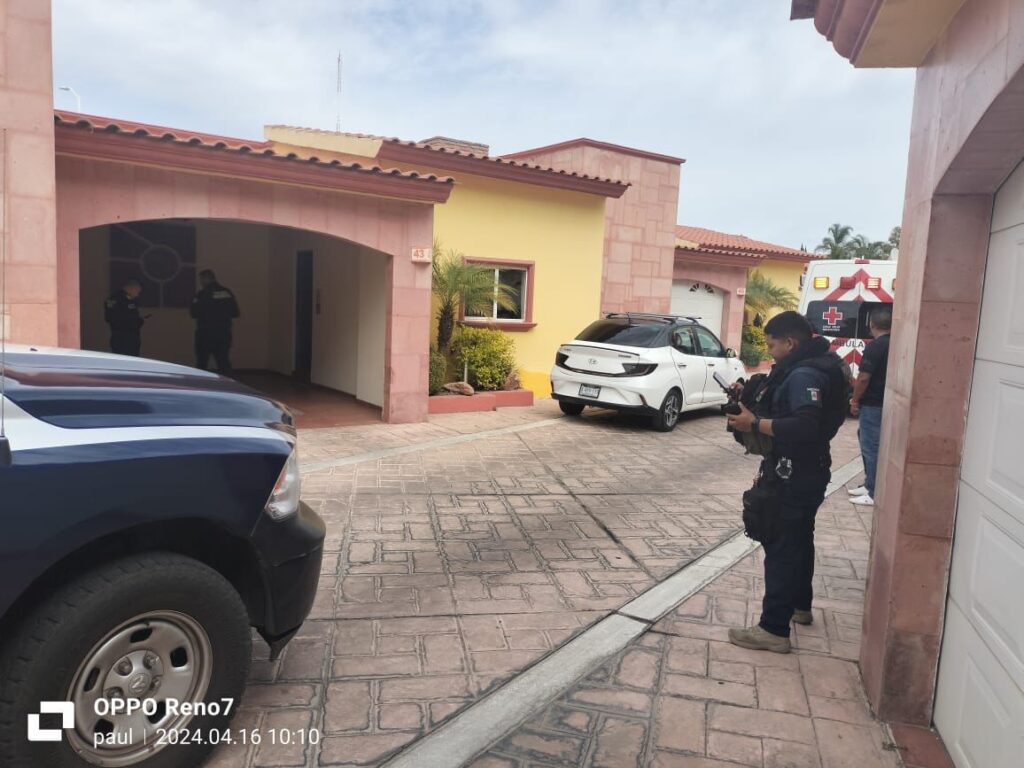 Acuchilló a su esposo y a su dama de compañía en auto hotel