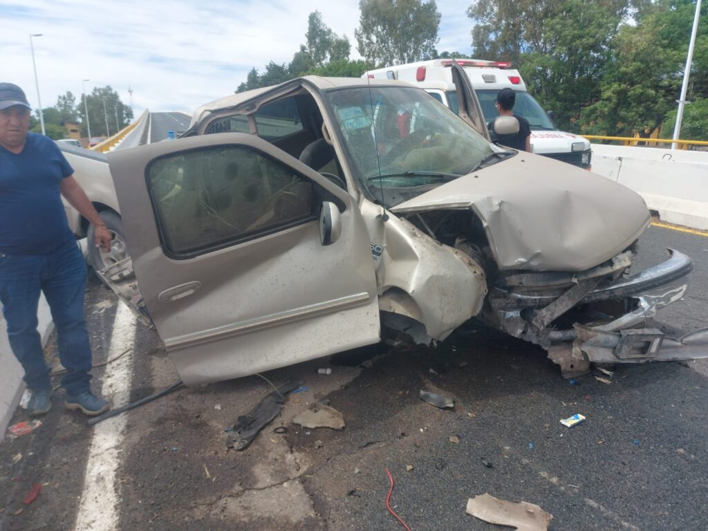 Camioneta se estrelló contra muro y murió una persona