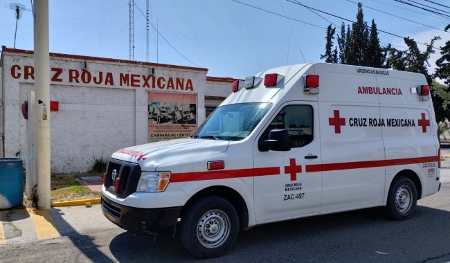 Niño grave al caer del vehículo que conducía su papá