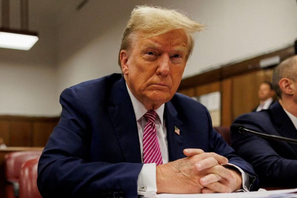 Juicio de Trump: Los 12 miembros del jurado examinan las pruebas