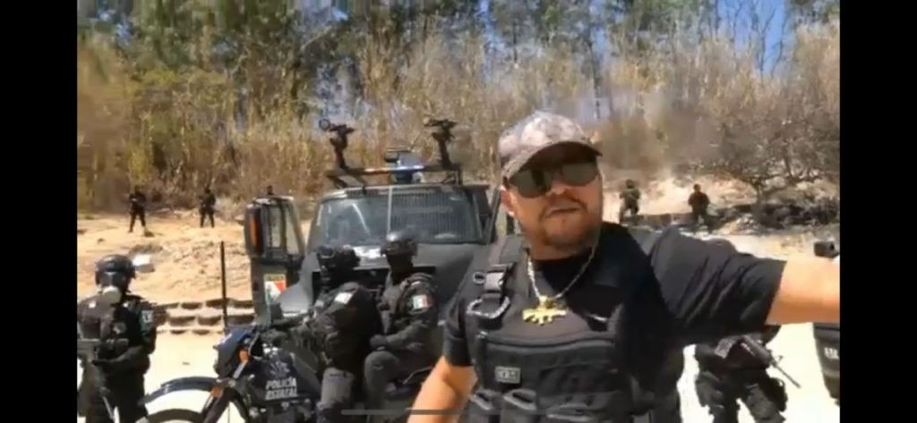 Separan del cargo a 3 mandos de la policía de Oaxaca por grabar video de narcocorrido 
