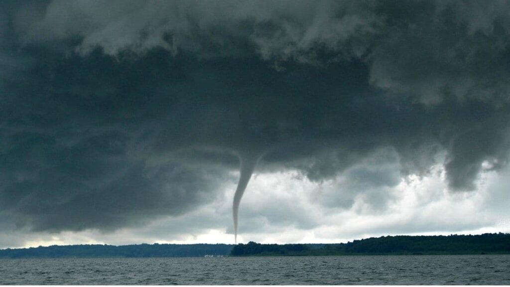 Alertan por tornados en 8 estados para hoy sábado 25 de mayo