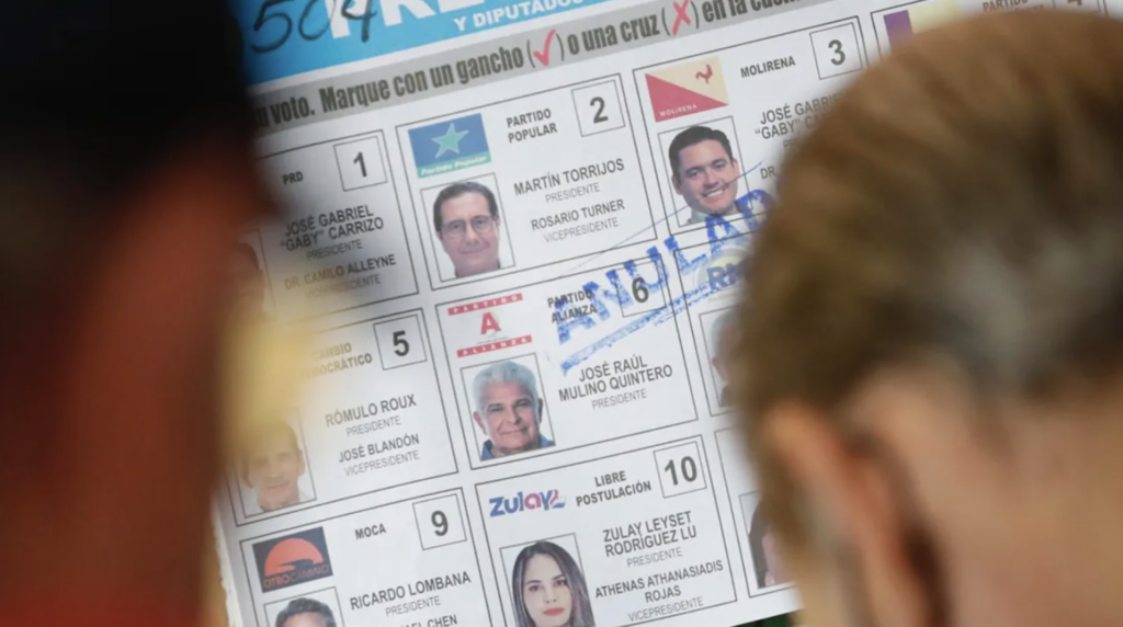 Panamá vota en unas elecciones históricas con José Raúl Mulino liderando las encuestas