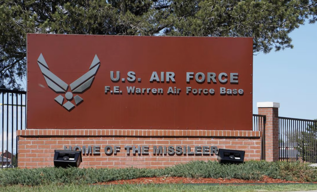 La administración de Biden expulsa operación de minería de criptomonedas cercana a la Base de la Fuerza Aérea Warren