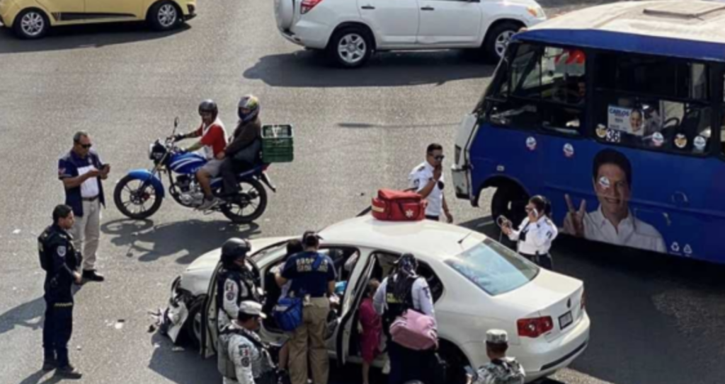 Choque en Morelia: Patrulla de la GN y un auto involucrados; una mujer y tres niños lesionados