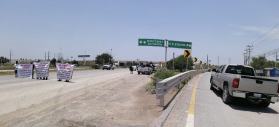 Productores de granos bloquean el puente internacional de Tamaulipas  por falta de apoyo gubernamental