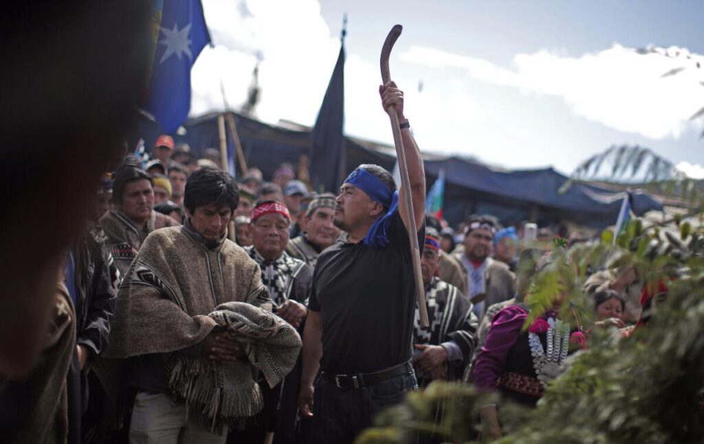 Condenan a 23 años de prisión a líder mapuche por actos violentos en el sur de Chile