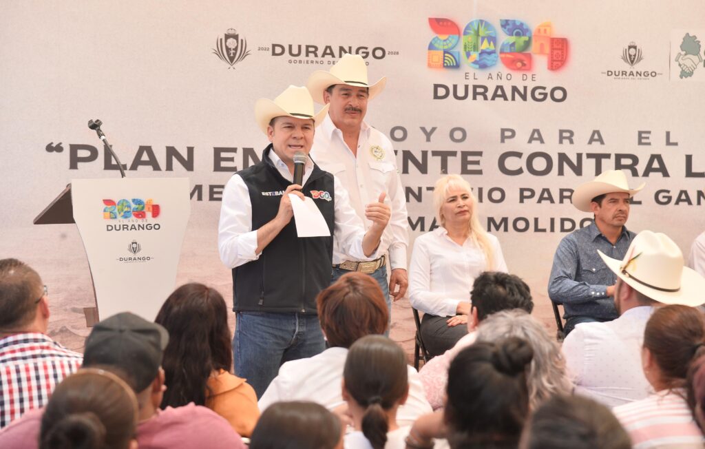 El campo nunca se va a quedar solo; supervisa Esteban entrega de alimento para el ganado en Cuencamé