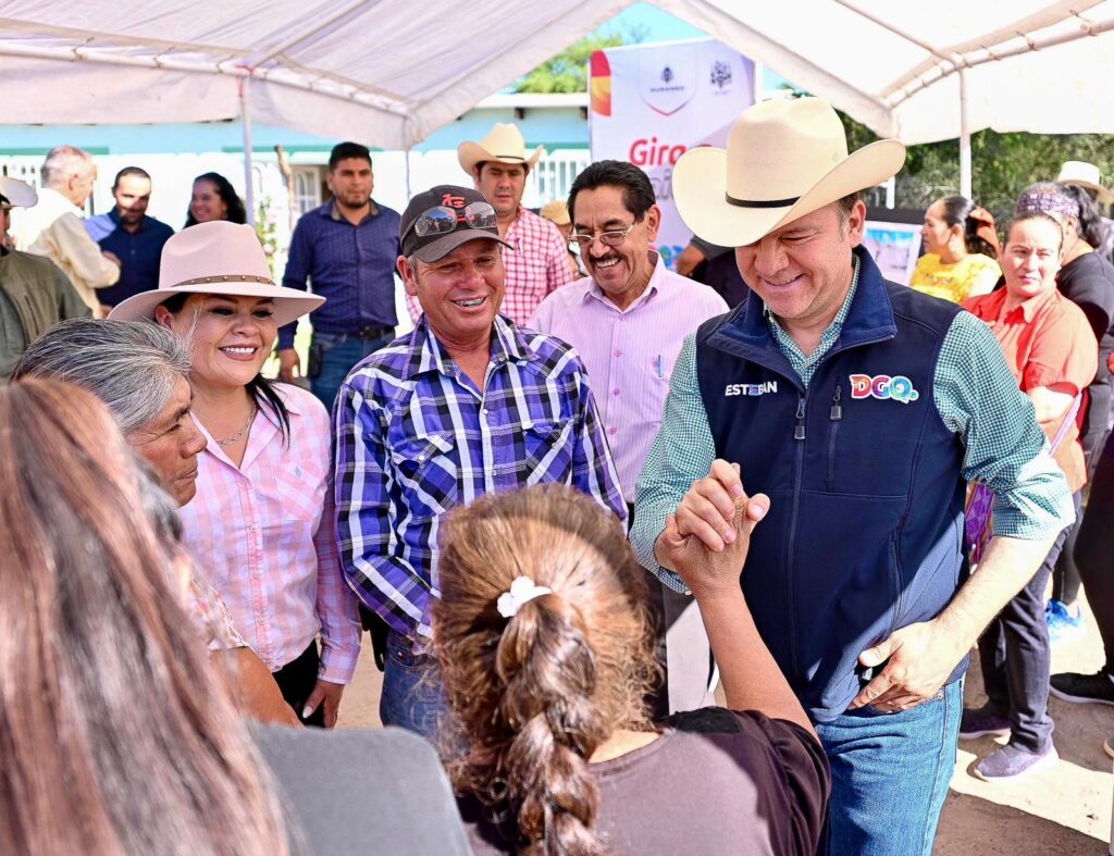 Proyectos que cambian la vida a la gente de Nombre de Dios; gobernador supervisa avances