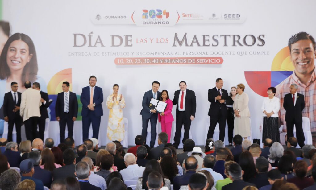 El amor que le tenemos a Durango se lo debemos a las y los maestros: Esteban Villegas
