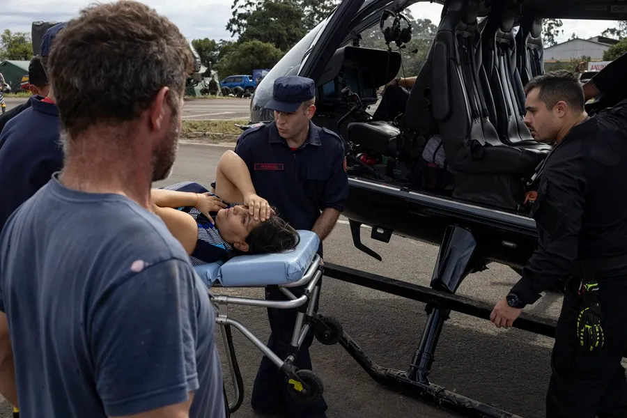 El helicóptero de Neymar colabora en la evacuación de los afectados por las inundaciones
