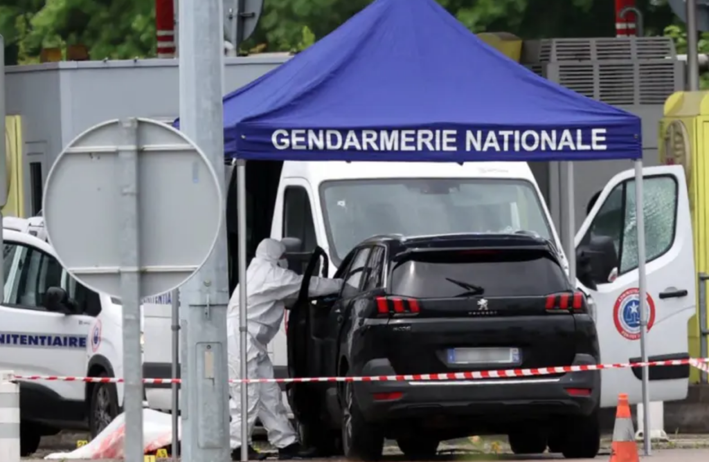 Prisionero escapa después de robar una furgoneta de una prisión en Francia