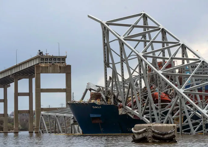 Hallan el cuerpo de quinta víctima de colapso de puente en Baltimore