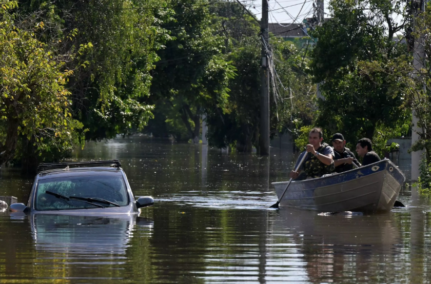 Ayuda y donaciones se distribuyen en el sur de Brasil, que espera más lluvias