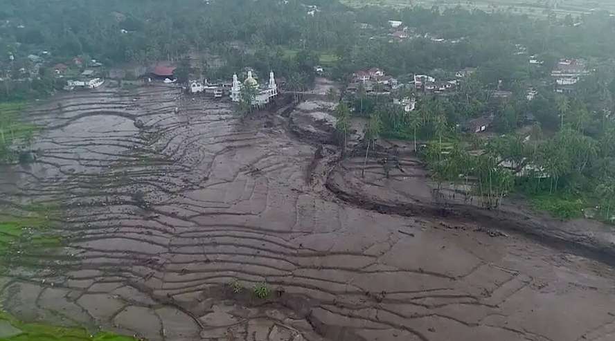 Corrientes de lava fría dejan 41 muertos en Indonesia