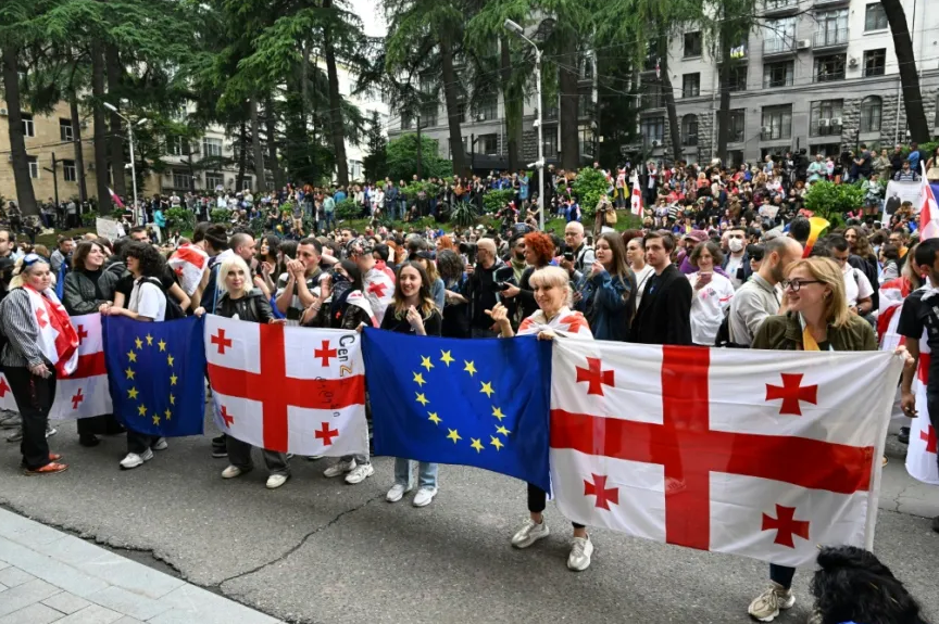 El Parlamento georgiano desafía a la Unión Europea y adopta polémica ley de “influencia extranjera”